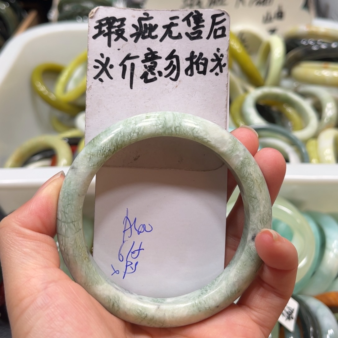 蛇纹石玉手镯未镶嵌