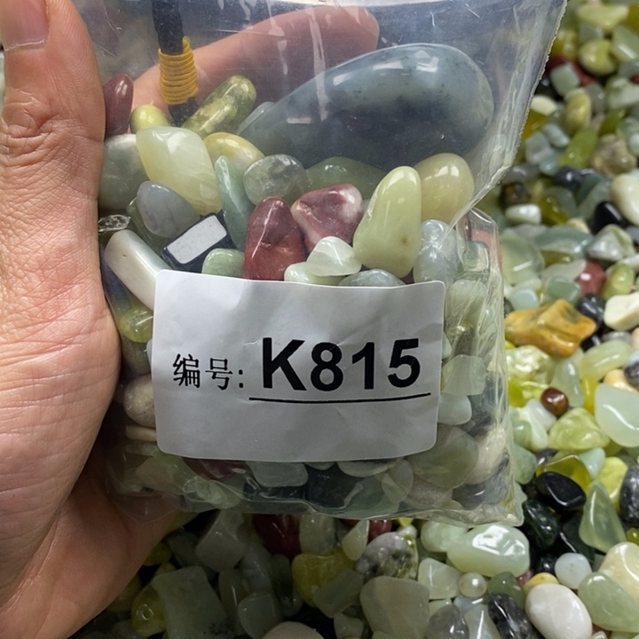 蛇纹石玉鱼缸石未镶嵌