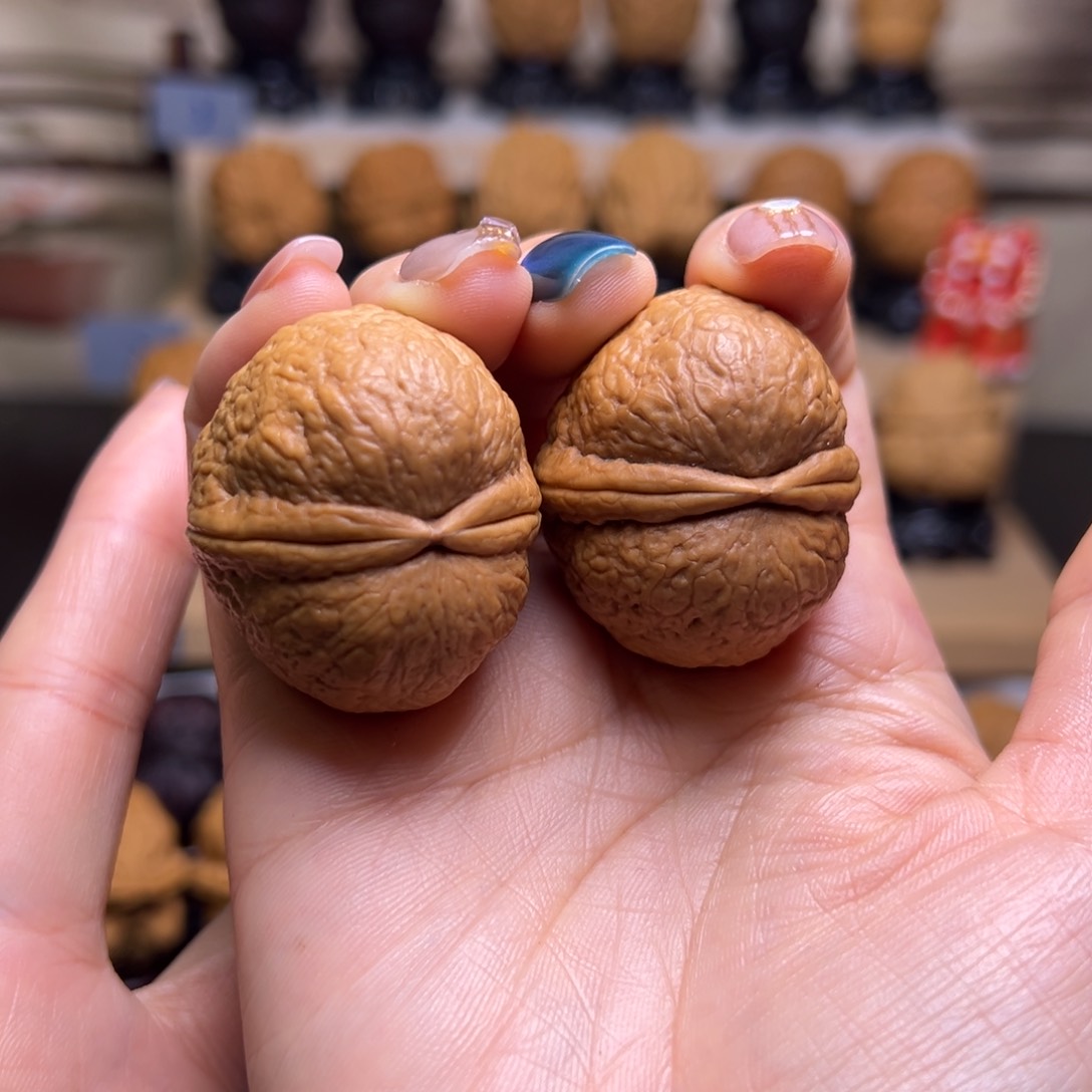 文玩核桃把件血玉元宝H6