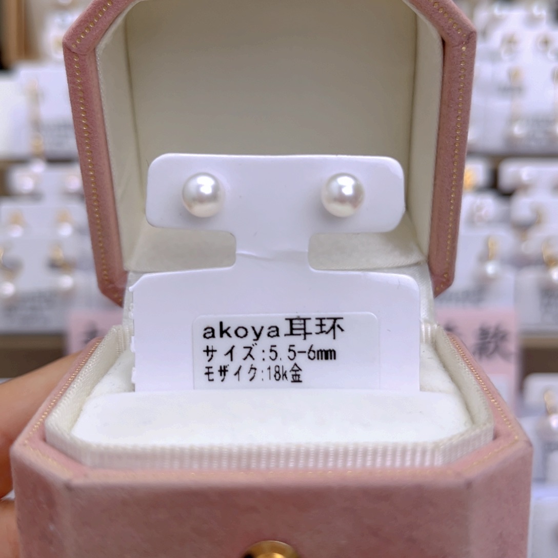 18K金镶嵌海水珍珠耳饰