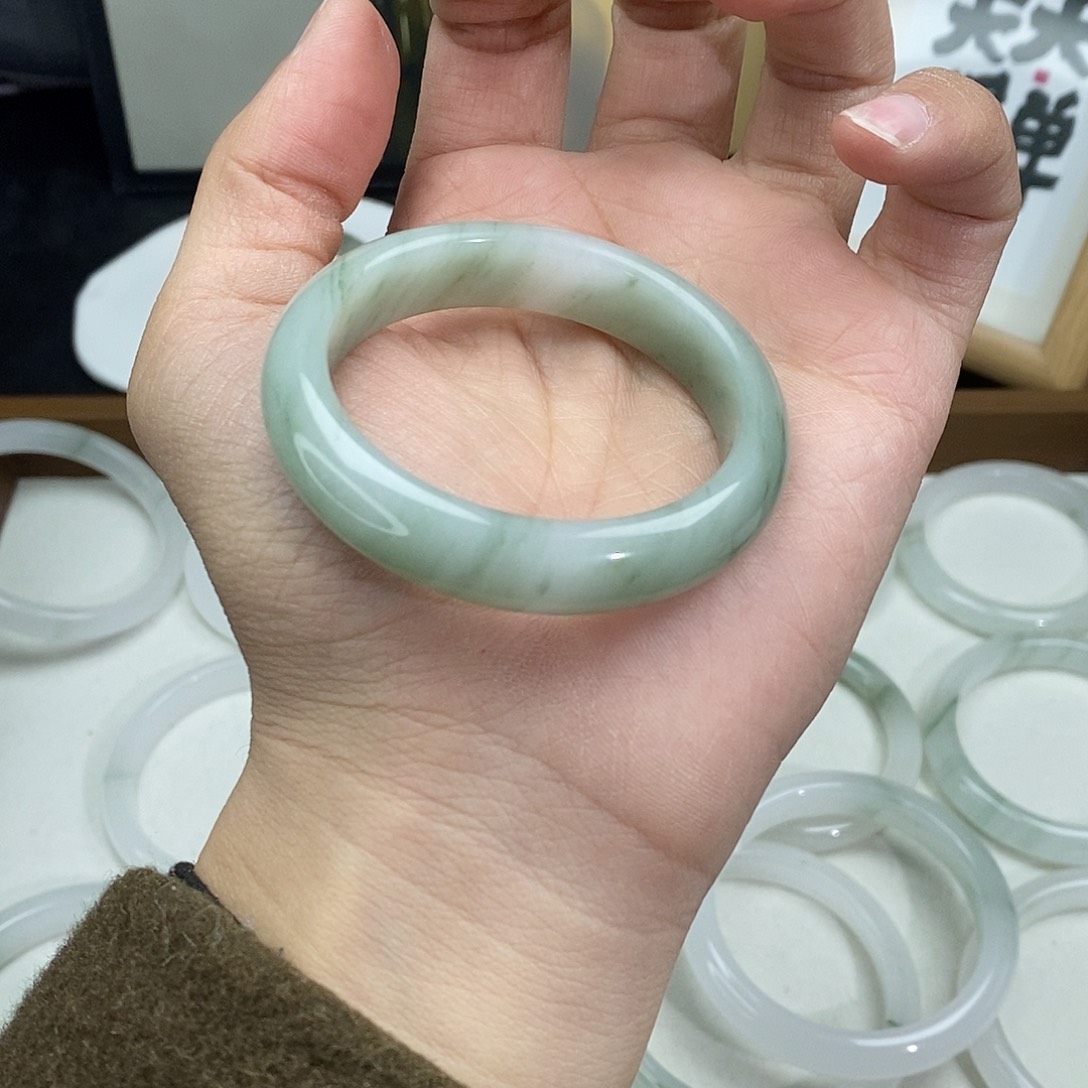 石英质玉未镶嵌手镯