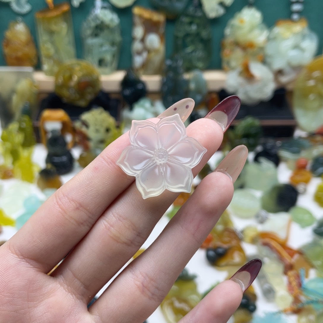 蛇纹石玉颈饰未镶嵌