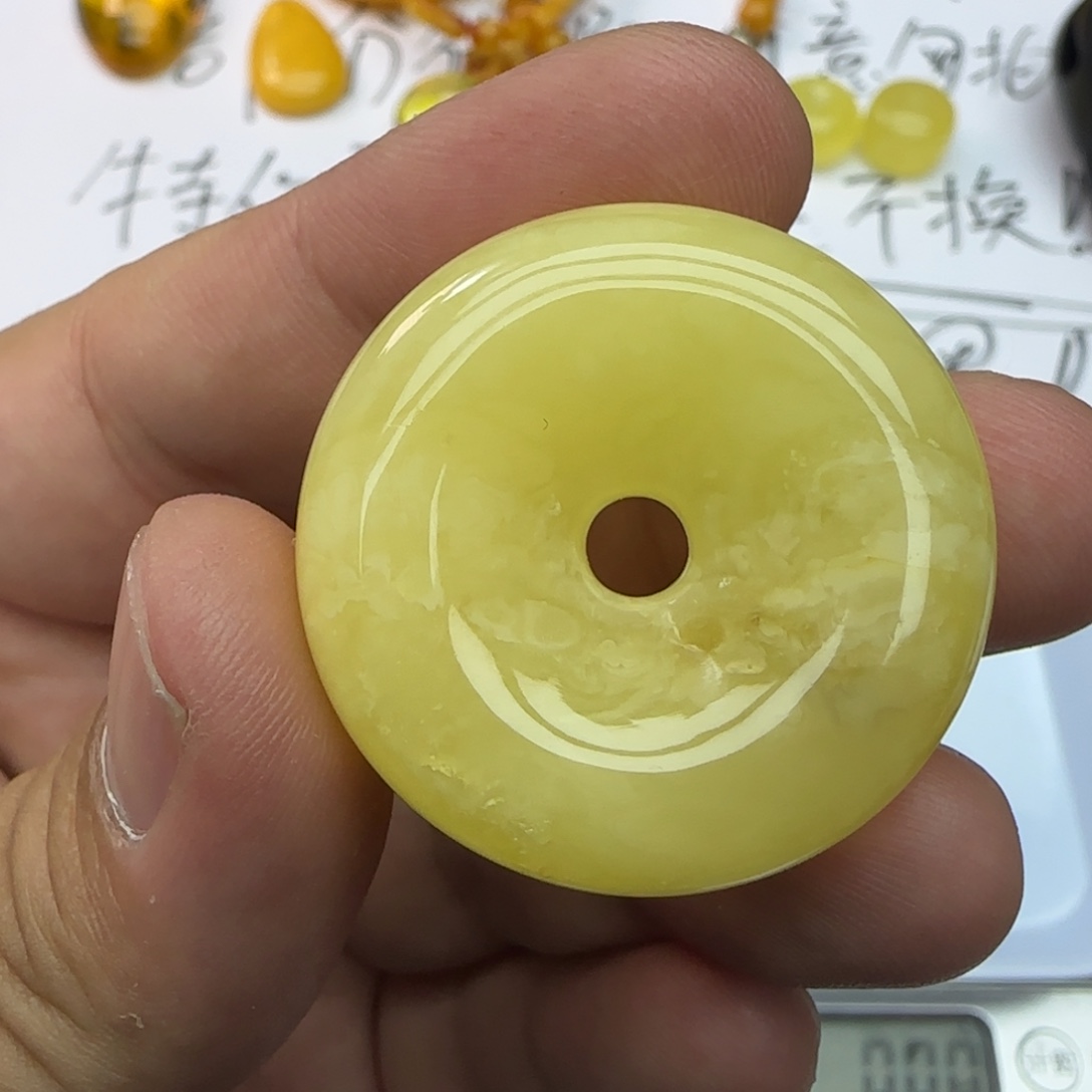 琥珀未镶嵌裸石9.75克35×11有瑕