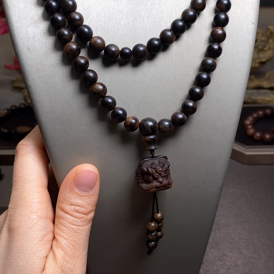 沉香手串越南芽庄紫棋瘤疤0.8×108➕芽庄白棋楠沉香木雕