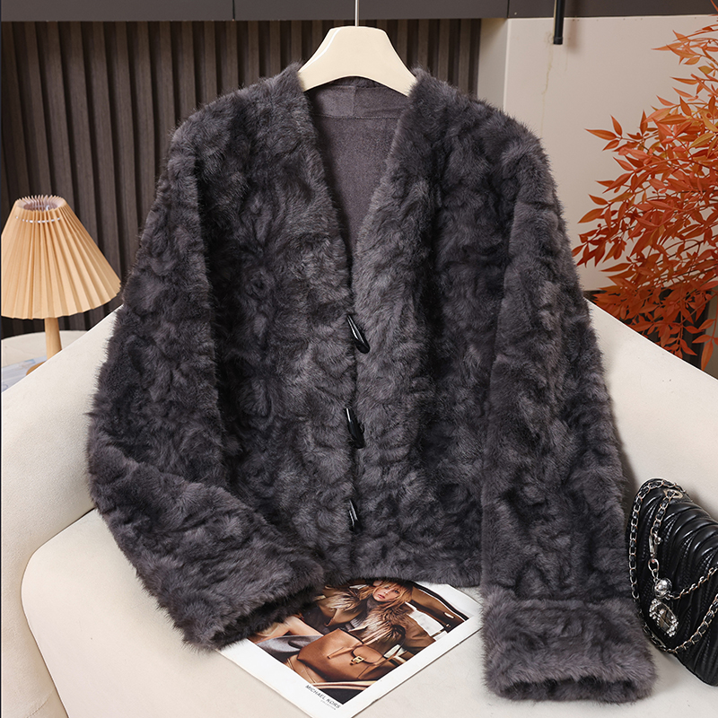 女外套牛角扣冬季百搭长袖短款气质时尚圆领外套