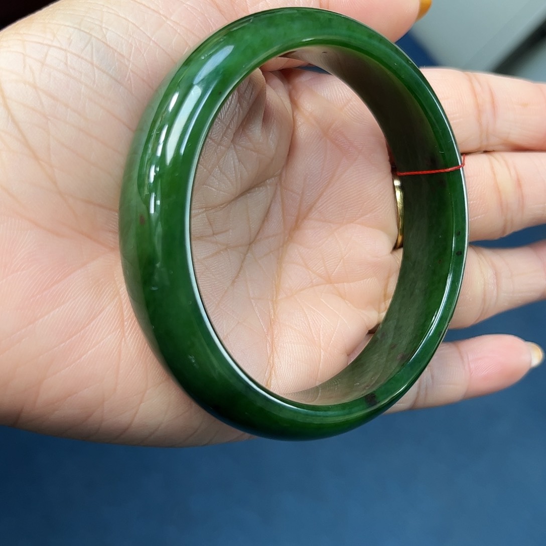 和田玉手镯未镶嵌张*