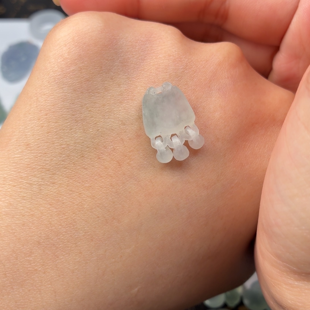 定制翡翠未镶嵌如意锁