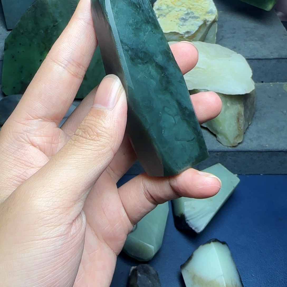和田玉（糖玉）未镶嵌珠宝奇石