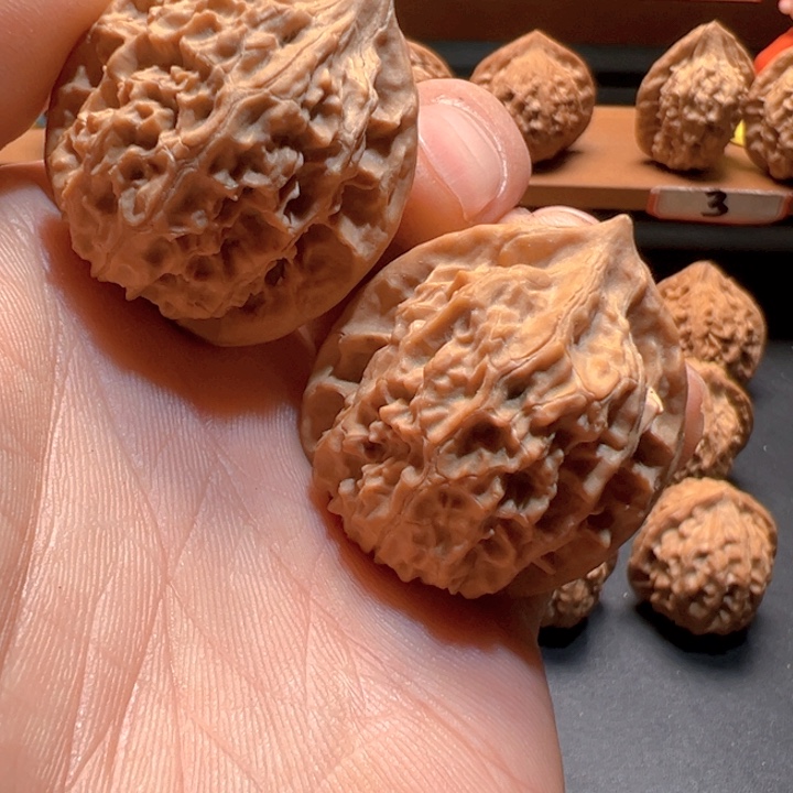 陈***谕文玩核桃吊坠犀牛角