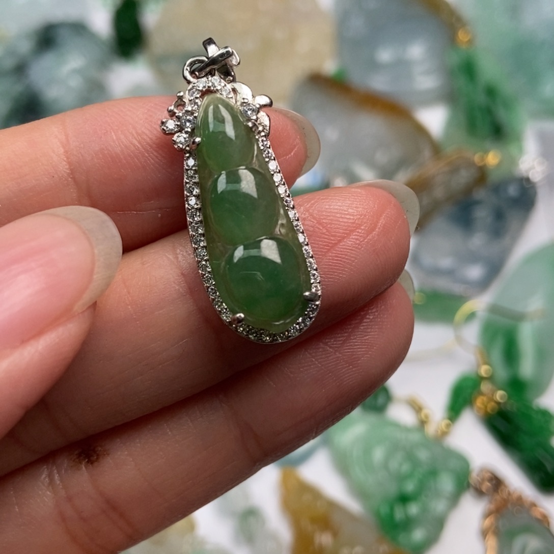 翡翠未镶嵌颈饰翡翠