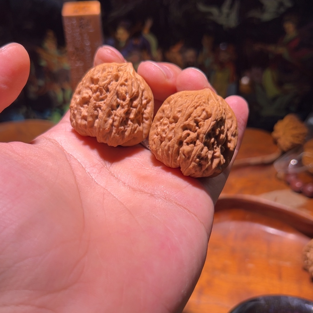 D***e文玩核桃吊坠38平谷凹底