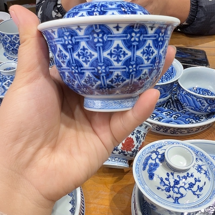 手绘陶瓷福利盖碗