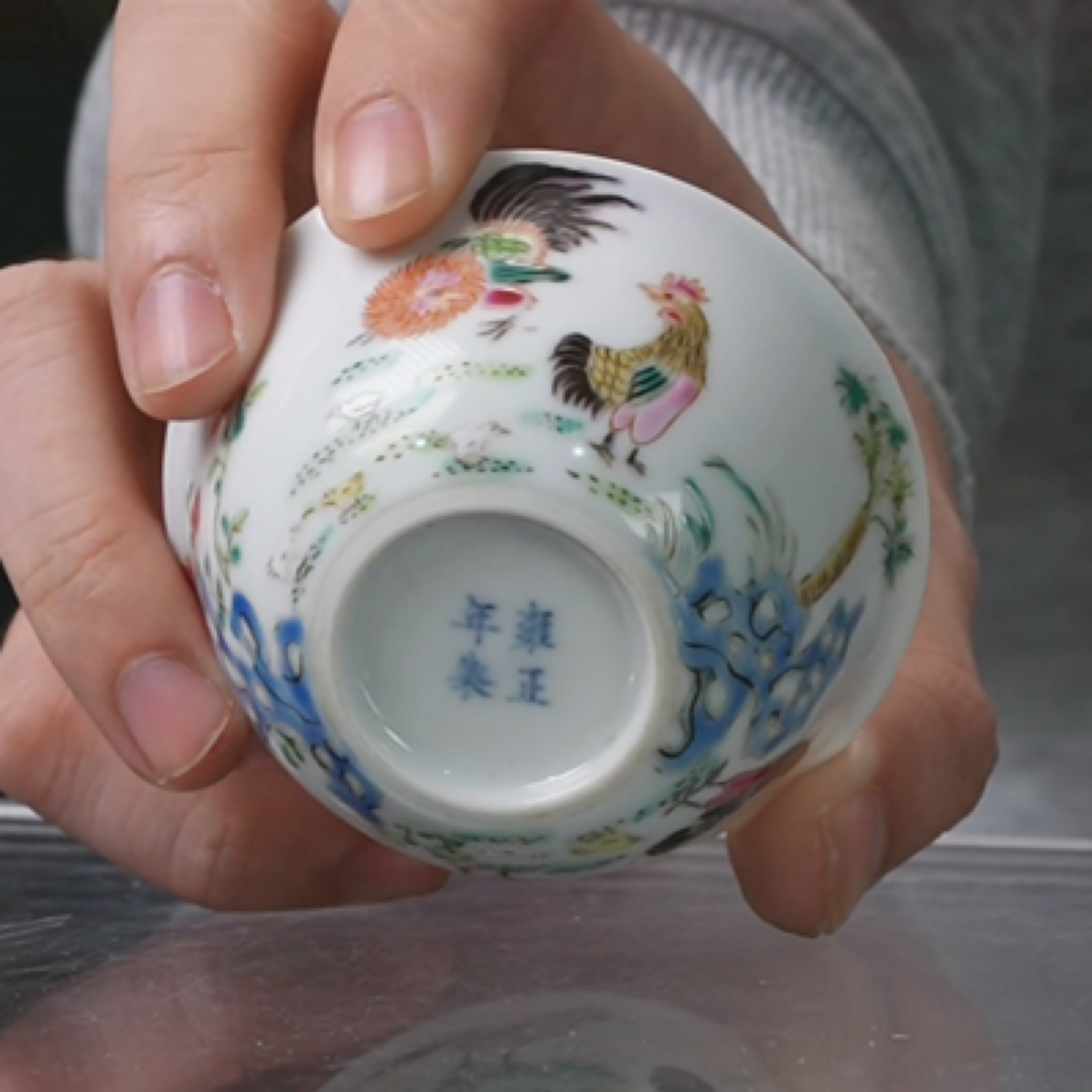 D粉彩洞石锦鸡花卉纹卧足杯