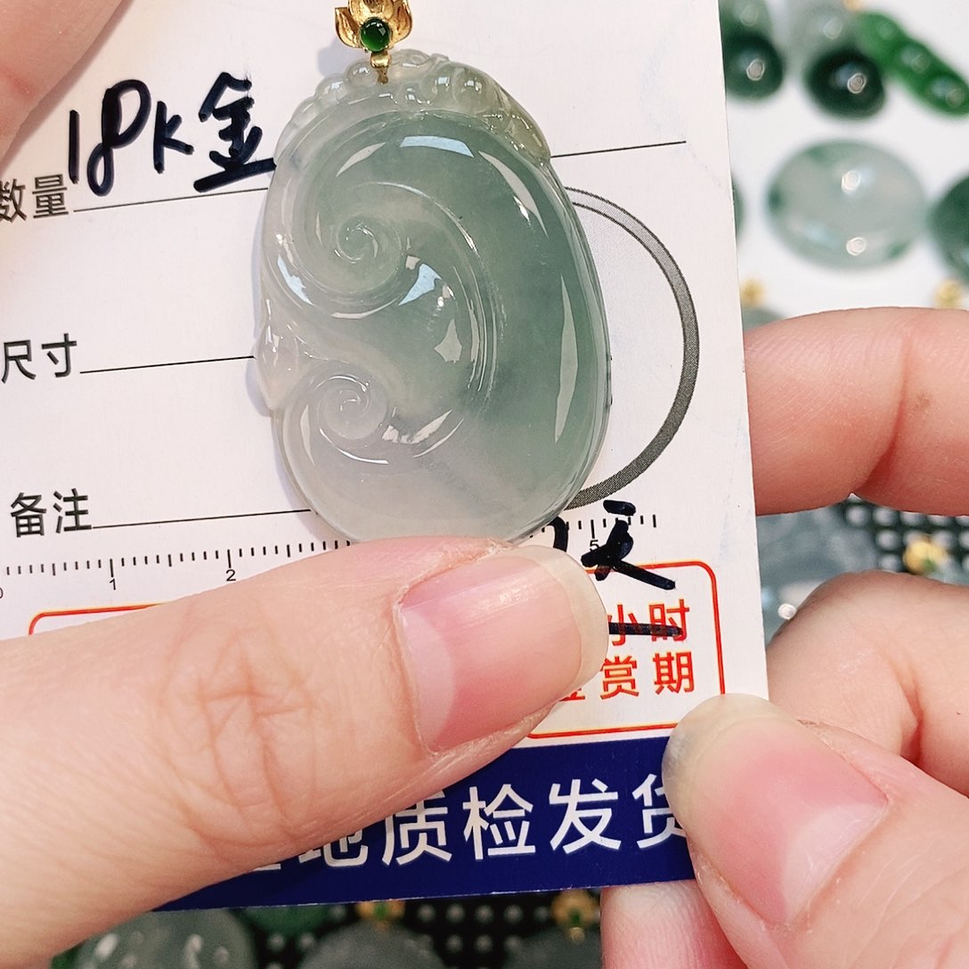 翡翠颈饰18K金镶嵌吊坠