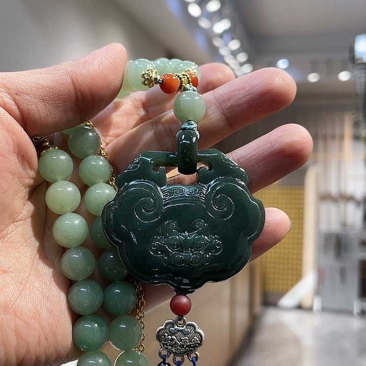 【闪购商品】翡翠颈饰未镶嵌向****