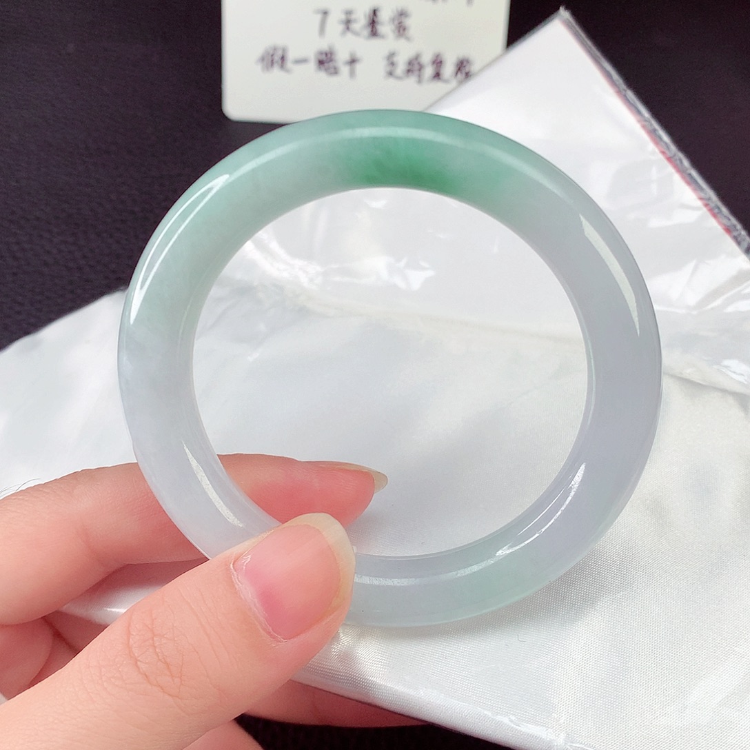 翡翠手镯未镶嵌翡翠