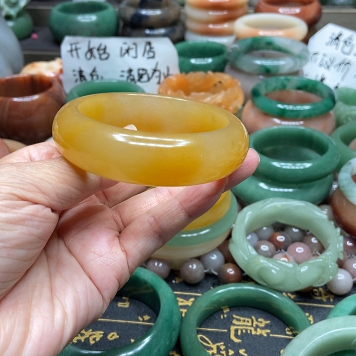 石英质玉手镯未镶嵌荷*