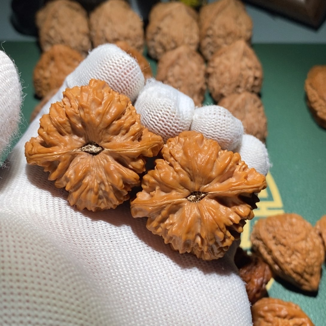 支***雨吊坠文玩核桃野生