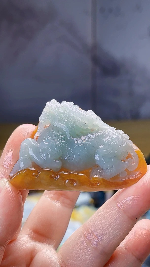 天然缅甸翡翠红翡皮壳麒麟挂件毛货买断需抛光尺寸40-58-14