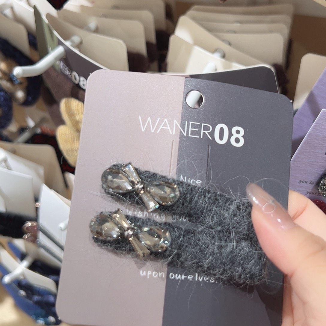 非金属深灰蝴蝶结钻鸭夹