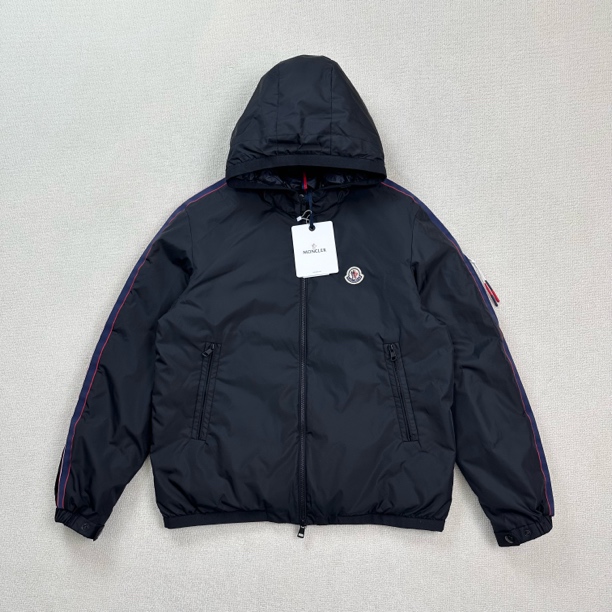 未使用 MONCLER 织带植绒logo薄羽绒外套/1码/WL2254