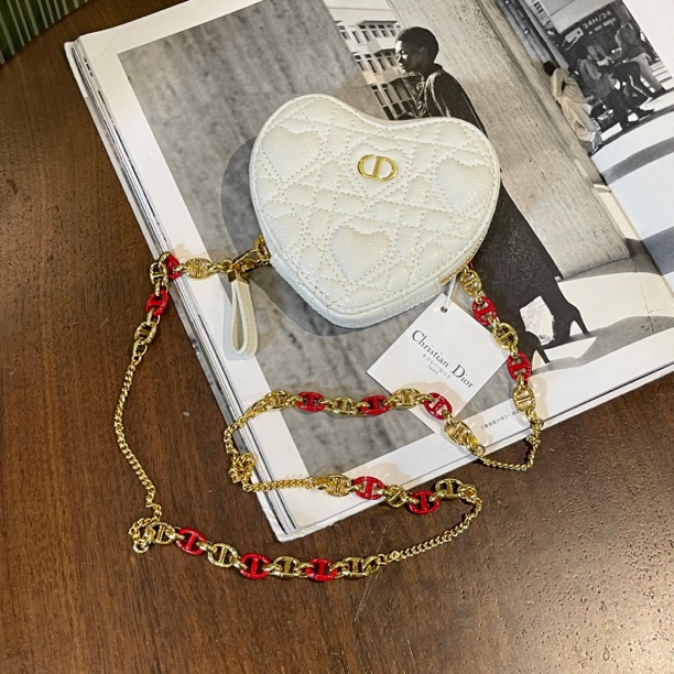 99新 DIOR/迪奥 米白色爱心mini链条包/59612968/代卖服务/12期