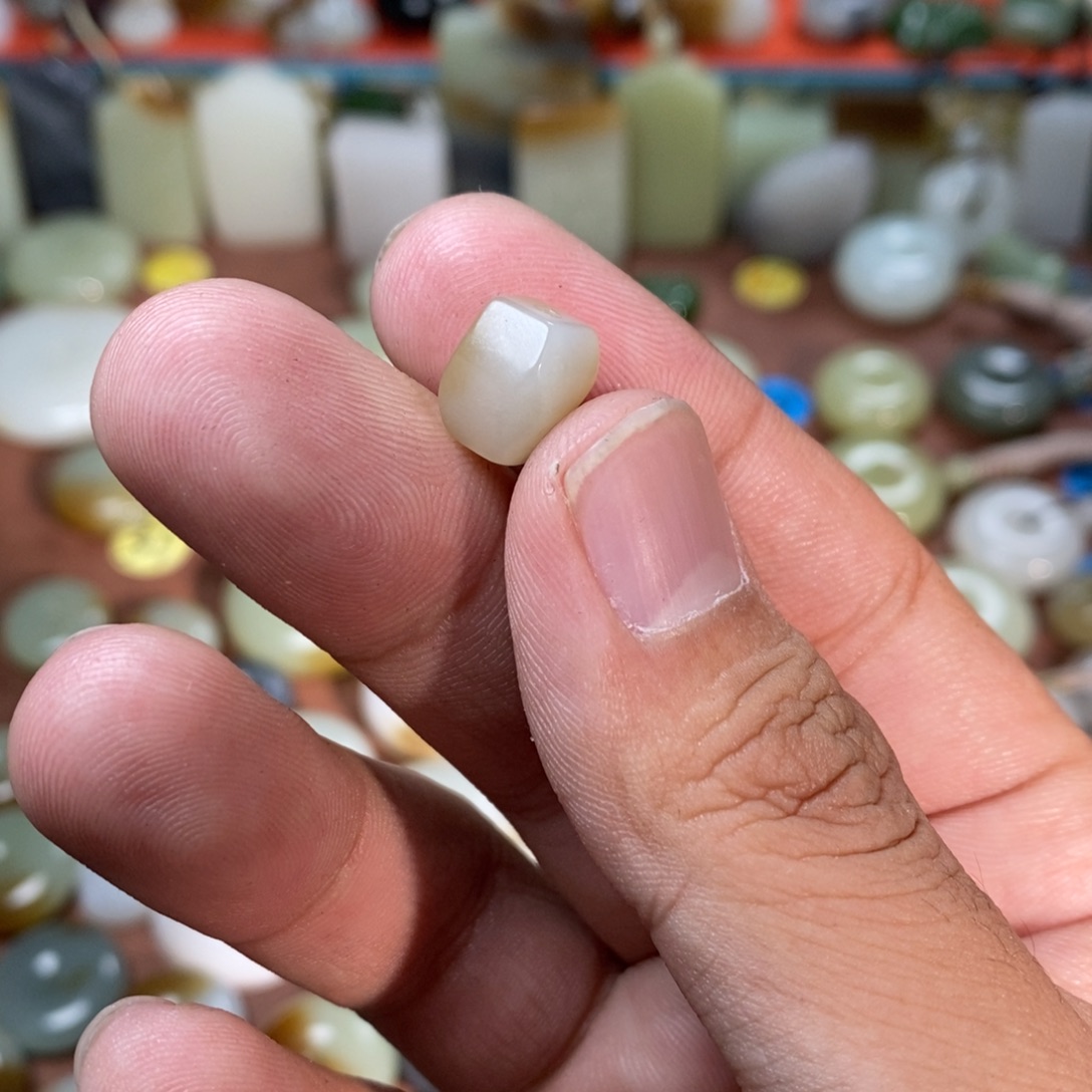 用***4和田玉未镶嵌吊坠(不含链)