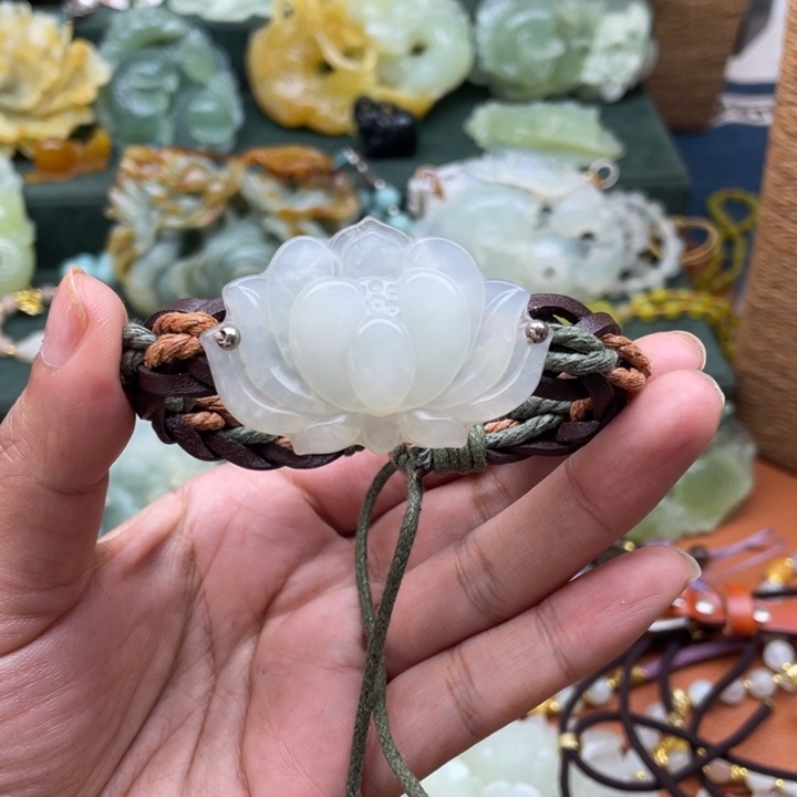 蛇纹石玉未镶嵌吊坠