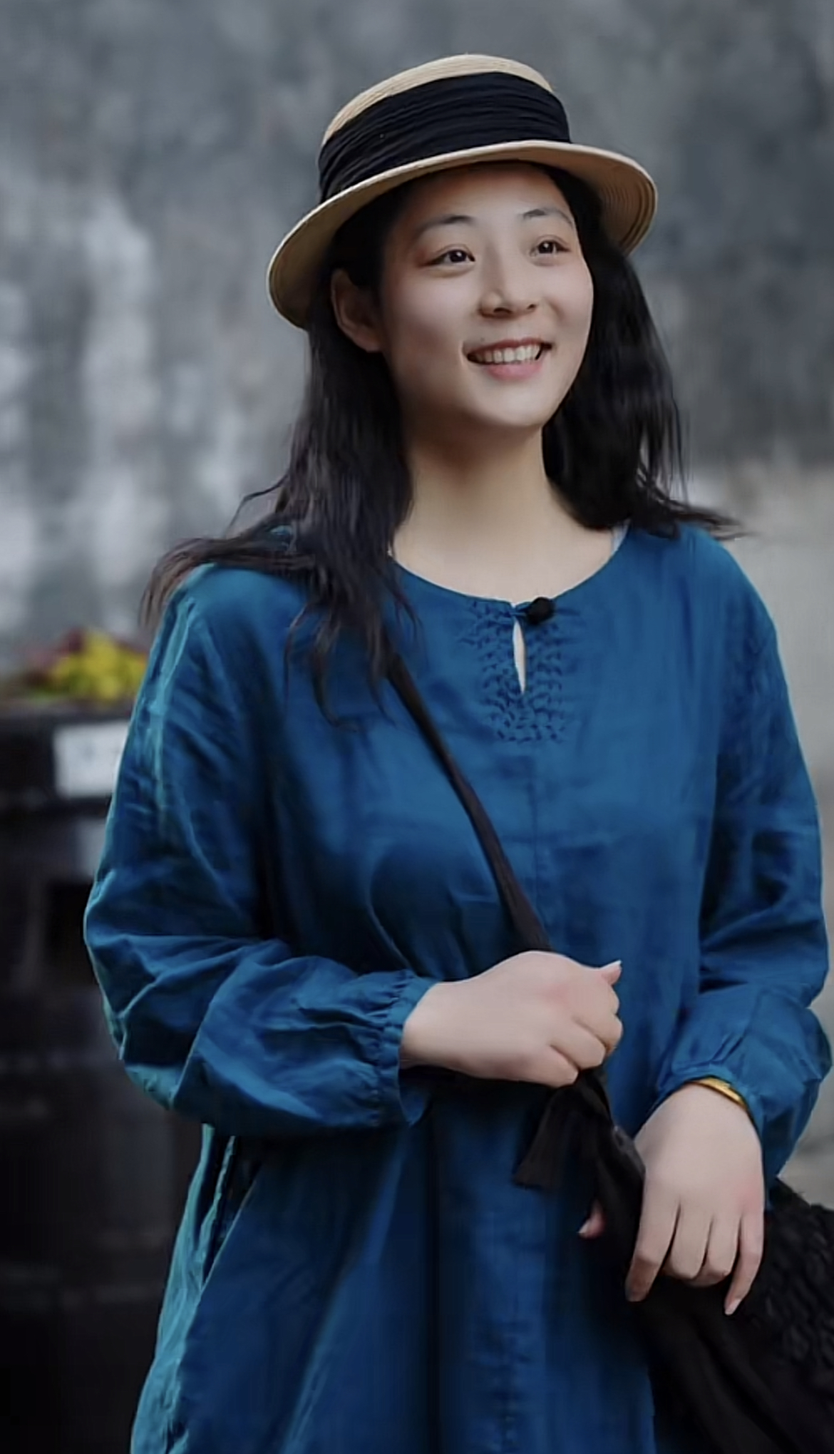 【大梅子推荐】设计款亚麻刺绣袍子X5089C