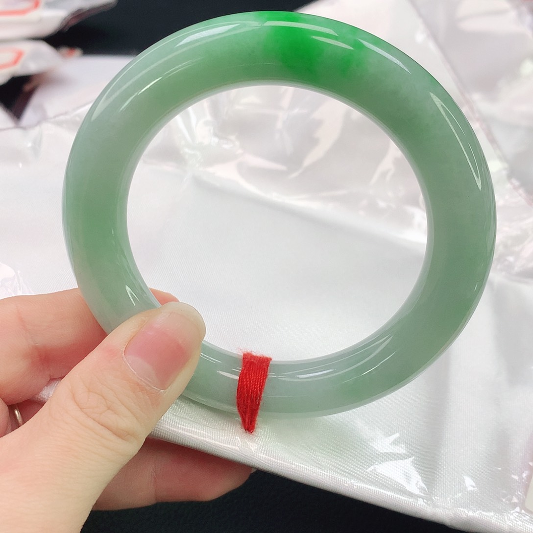翡翠手镯未镶嵌阳绿圆条手镯2836