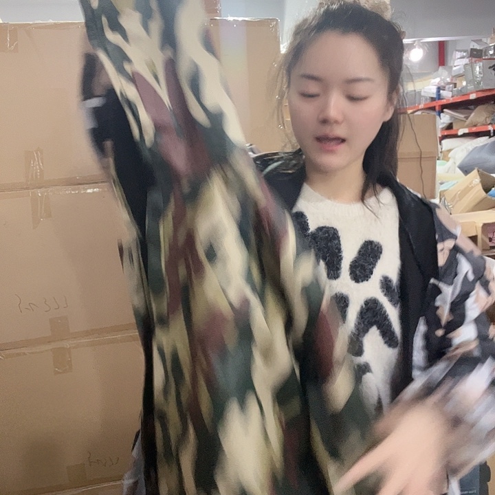 绿色迷彩罩衣啦啦啦