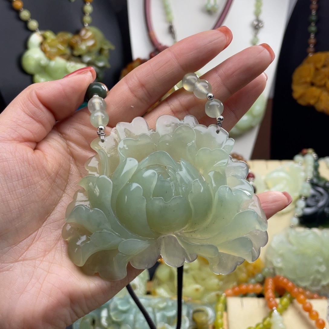 未镶嵌蛇纹石玉颈饰