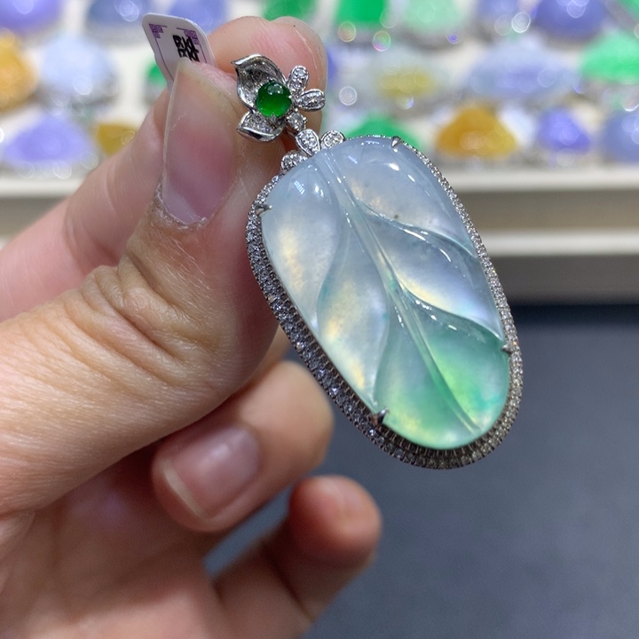 翡翠颈饰18K金镶嵌翡翠