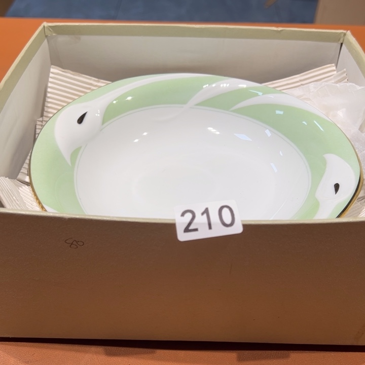 草***原阿达西日瓷摆件210