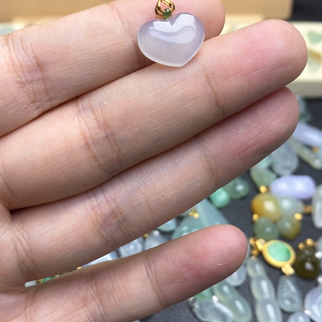 翡翠18K金镶嵌吊坠(不含链)桃心