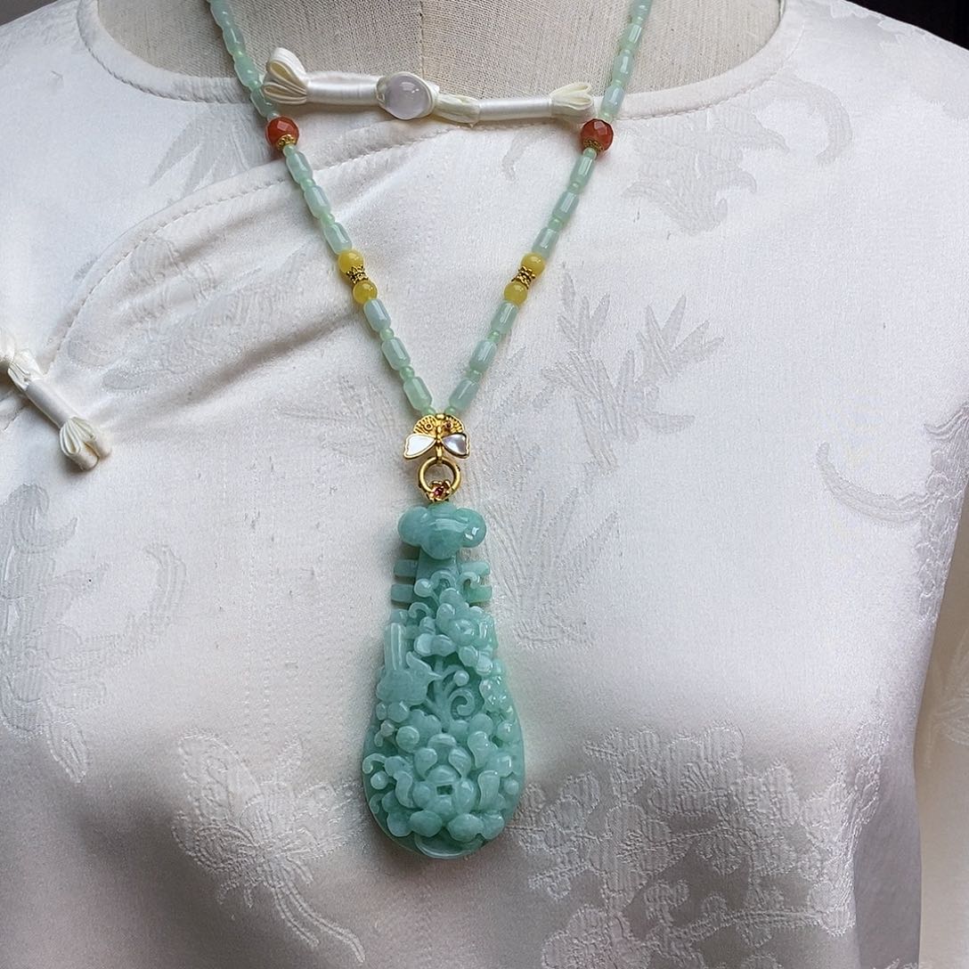 翡翠颈饰未镶嵌天然