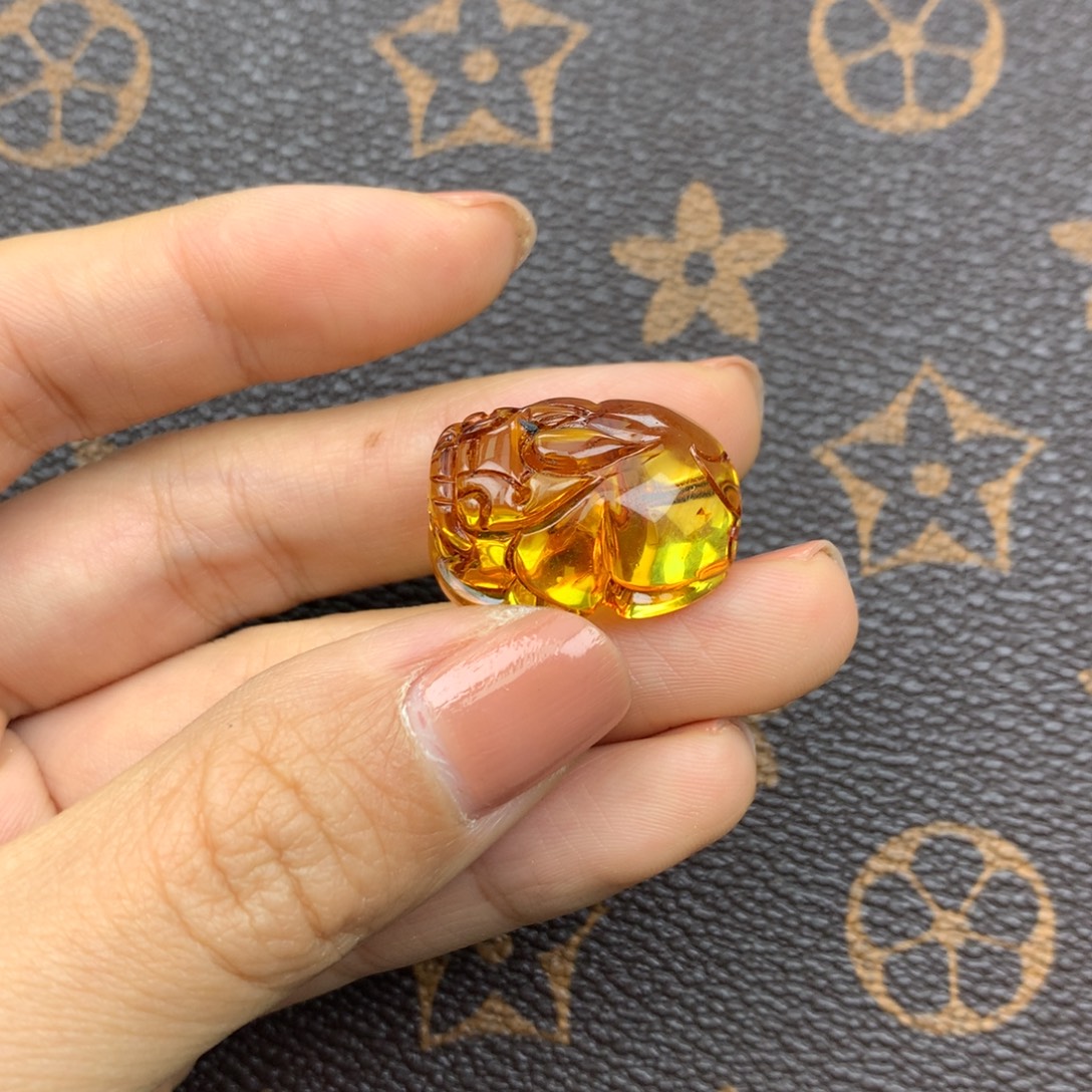 琥珀未镶嵌珠宝奇石