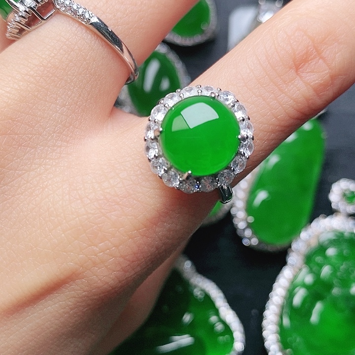 翡翠戒指未镶嵌蛋面