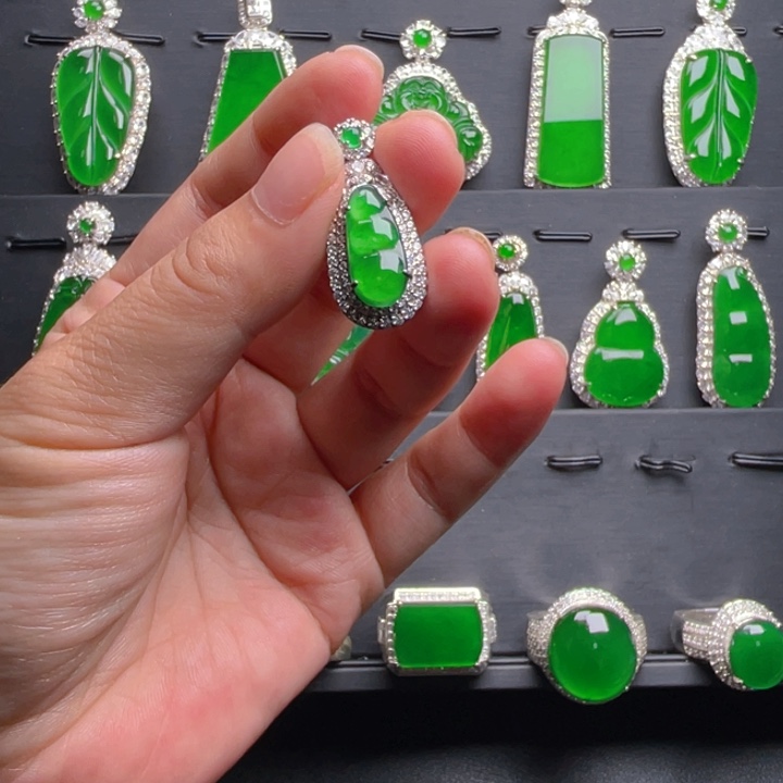 翡翠颈饰未镶嵌翡翠吊坠