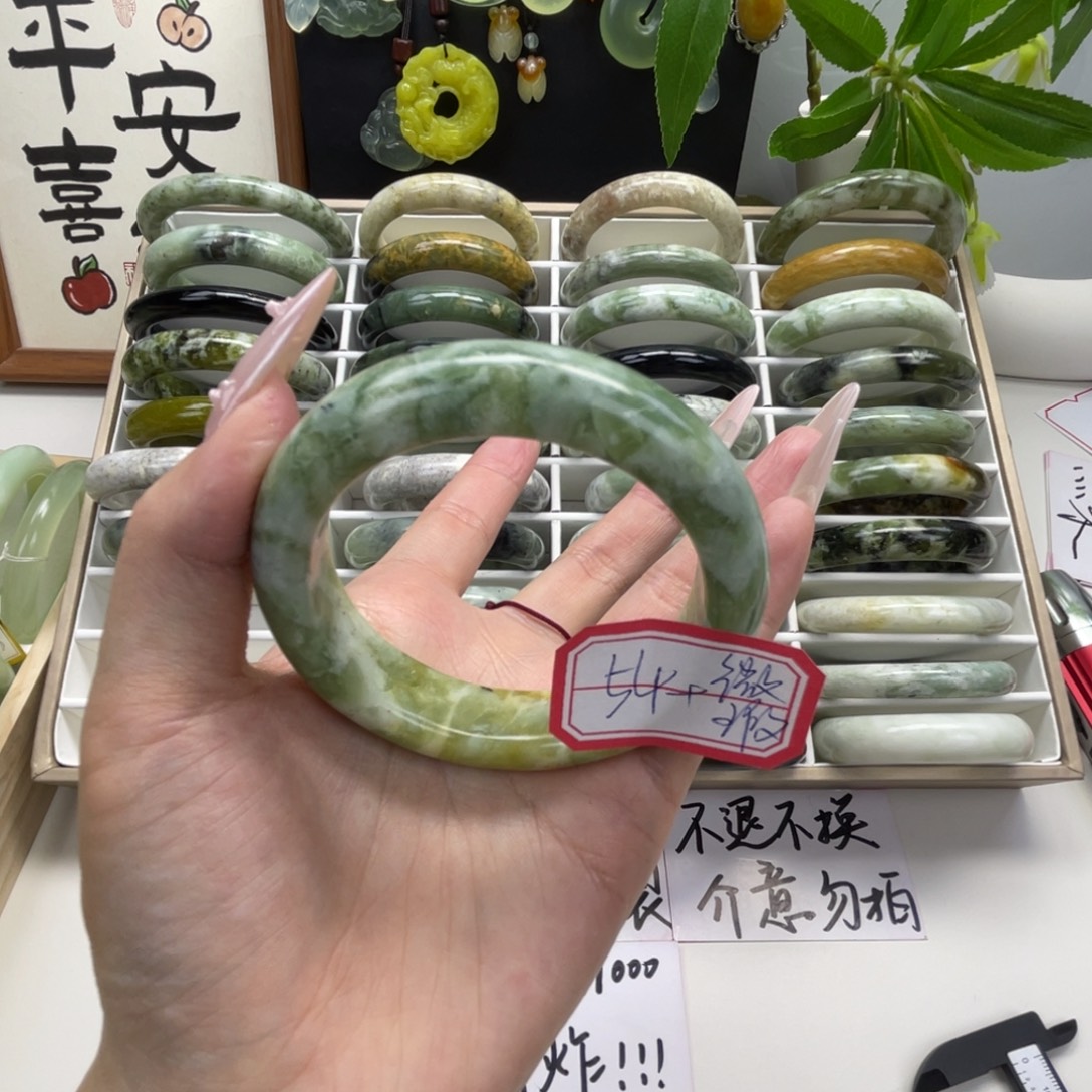 蛇纹石玉未镶嵌手镯