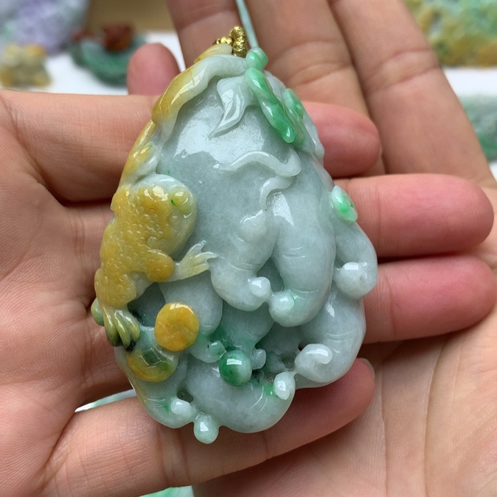 翡翠颈饰未镶嵌翡翠