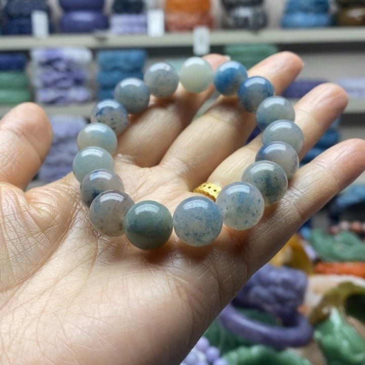 未镶嵌手镯石英岩玉