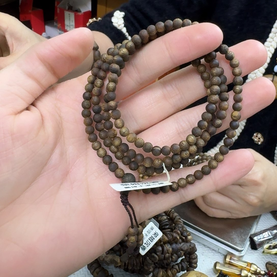 沉香木手串白棋 99 沉多圈 0.4 多样性发一串