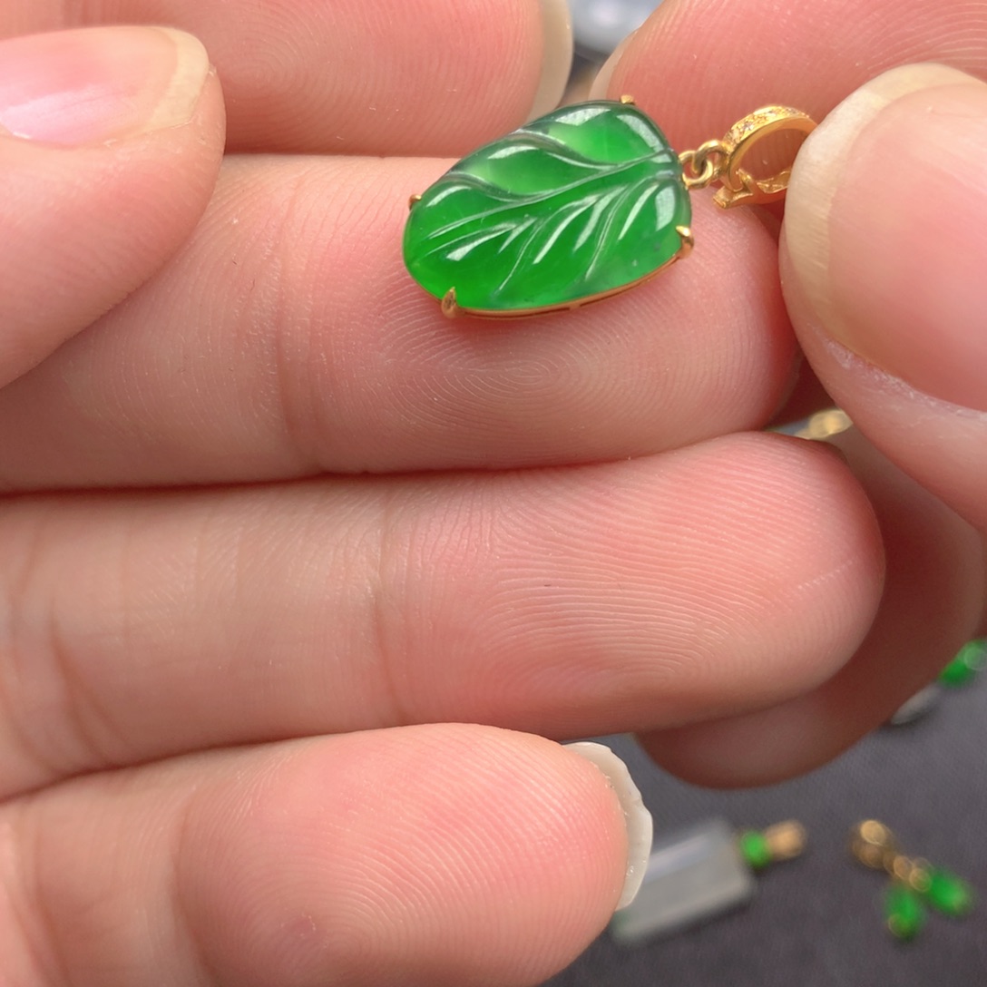 【闪购商品】颈饰18K金镶嵌翡翠毓*心翡翠