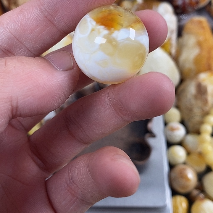 胖***呀琥珀未镶嵌裸石我
