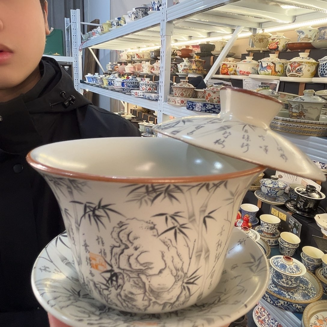 这些盖碗很漂亮！！！！