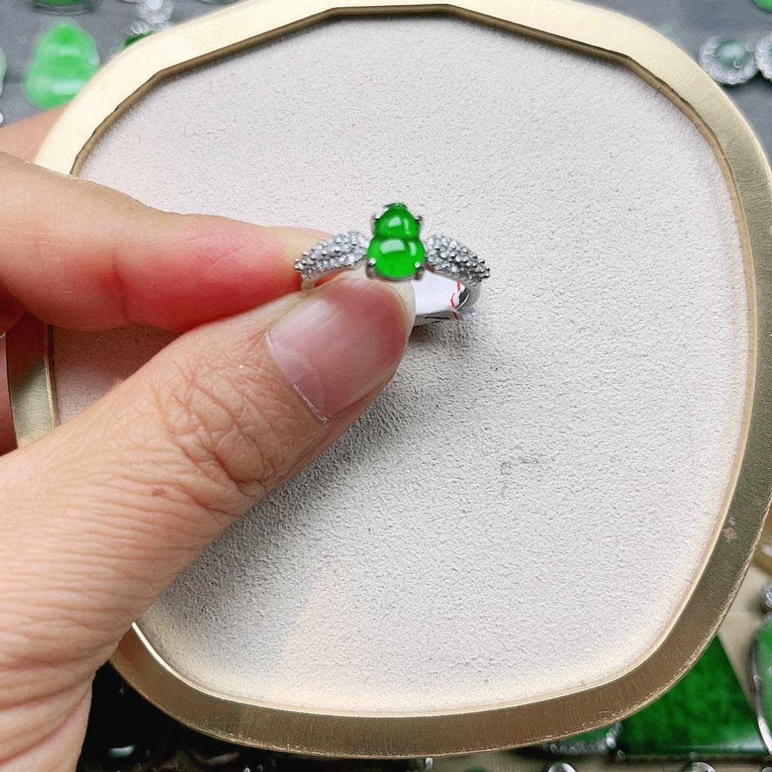 翡翠颈饰未镶嵌裸石