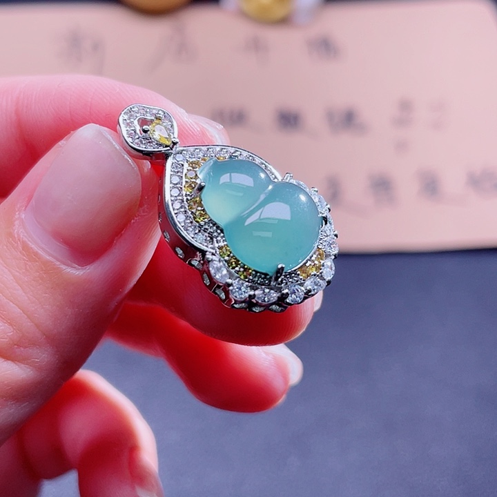 翡翠吊坠(不含链)未镶嵌