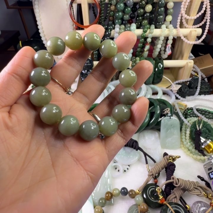 和田玉（糖玉）未镶嵌颈饰