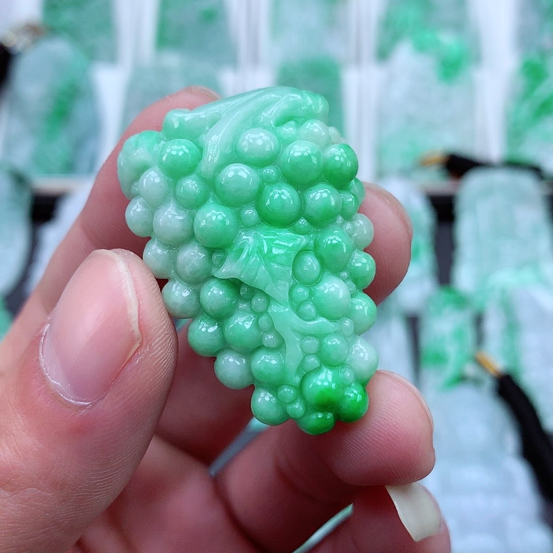 翡翠颈饰未镶嵌翡翠吊坠